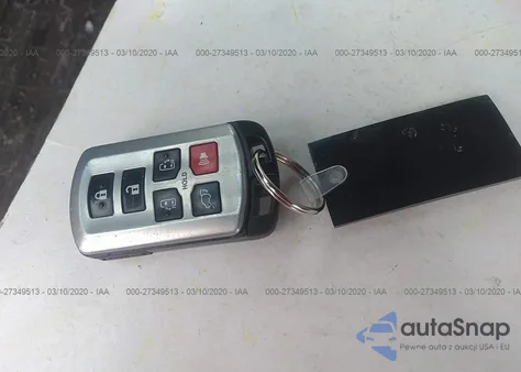 2016 Toyota Sienna Xle 8 Passenger z USA, uszkodzony, nr VIN 5TDYK3DC4GS744940